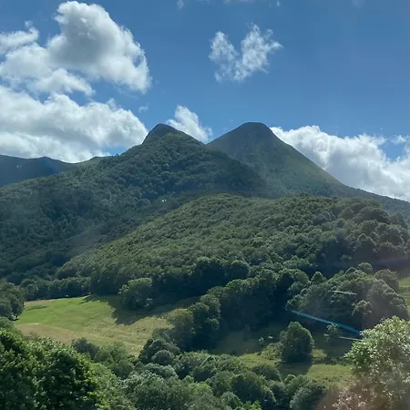 Lacouty, Le Paradis Vous Attend! Junhac