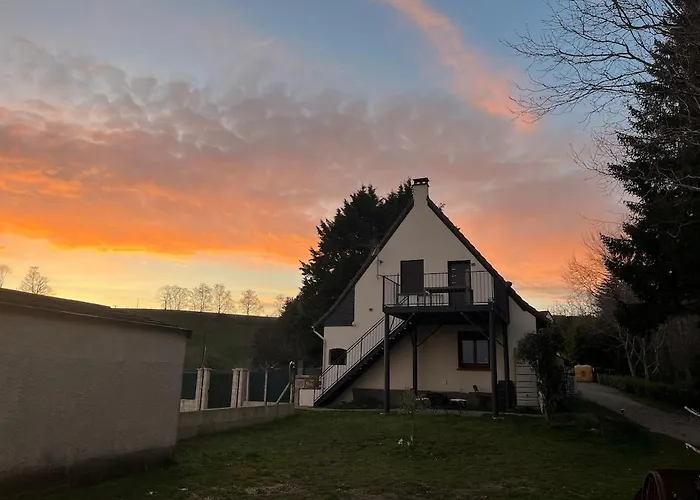 Lacouty, Le Paradis Vous Attend! Junhac